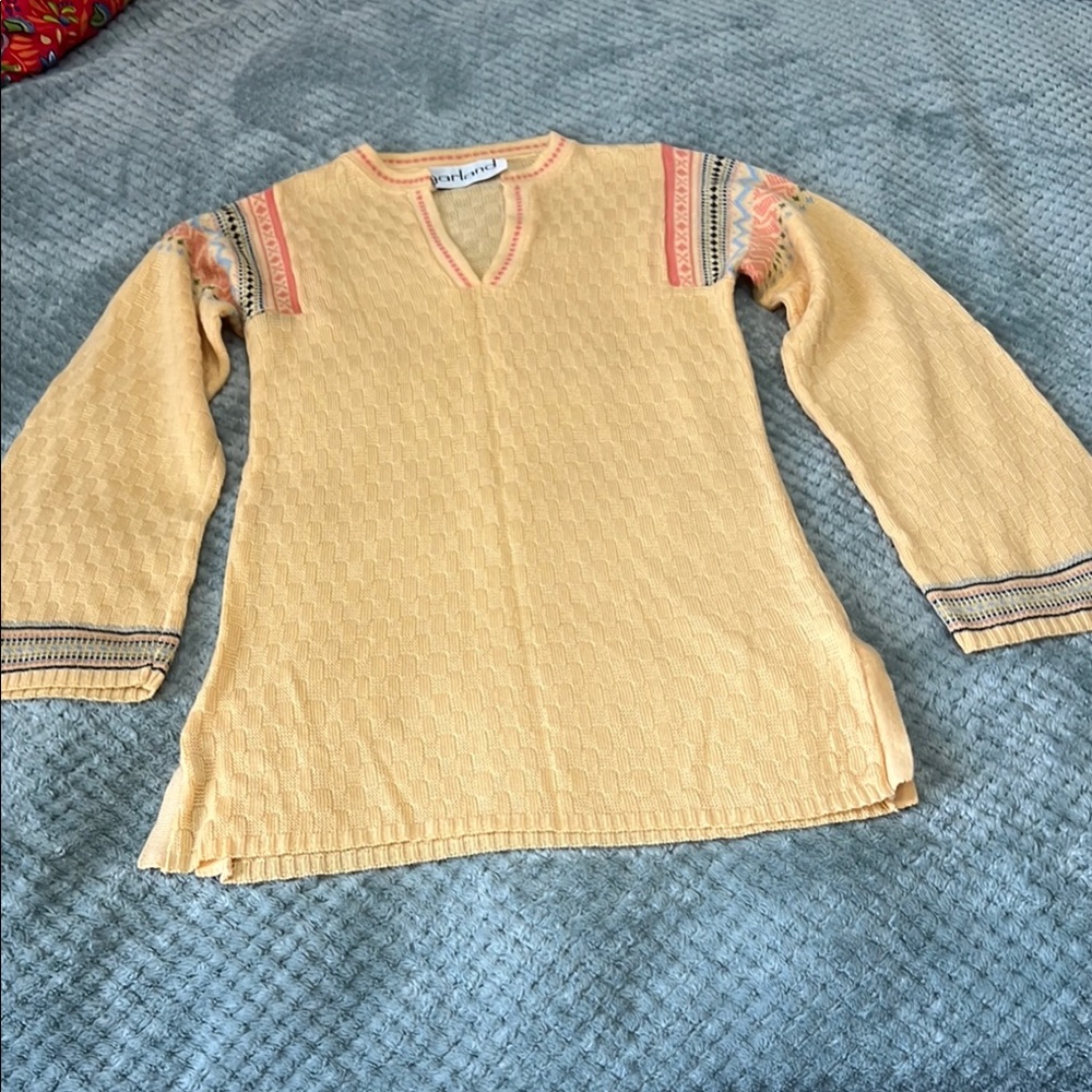 Vintage garland V-Neck Sweater with Embroidered Accents